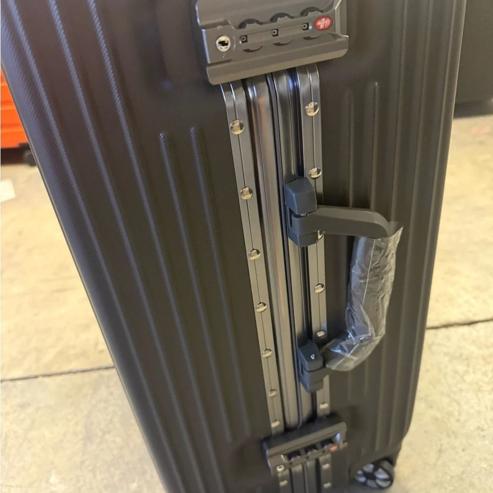 Aluminum frame gray Suitcase size 25